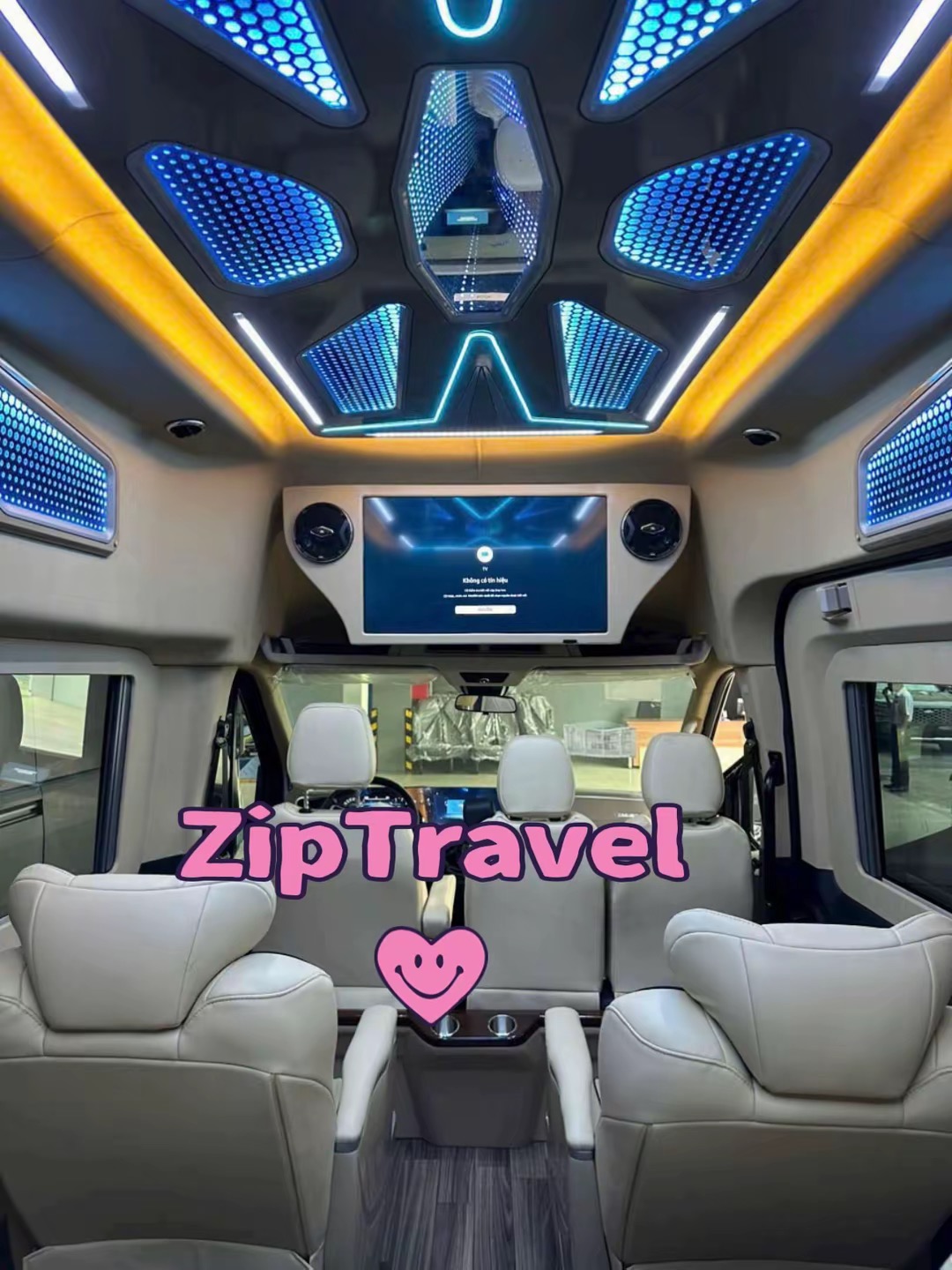 Khoang xe Limousine ZipTravel