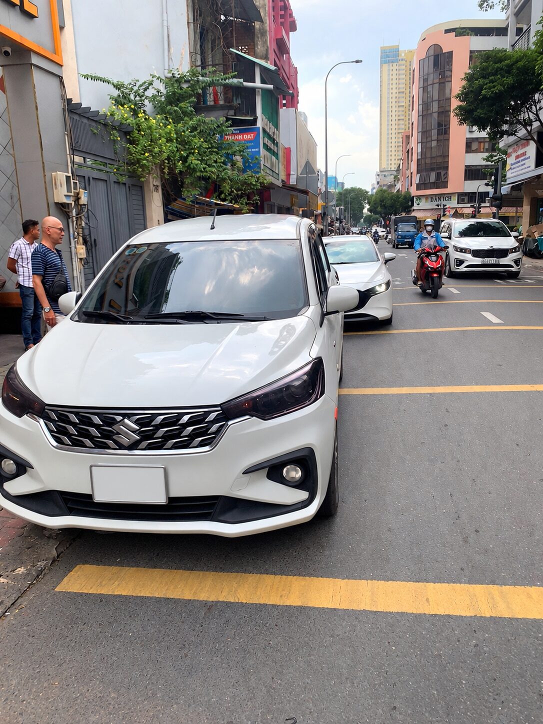 Xe 7 chỗ ZipTravel phục vụ tại TP.HCM đã che biển số