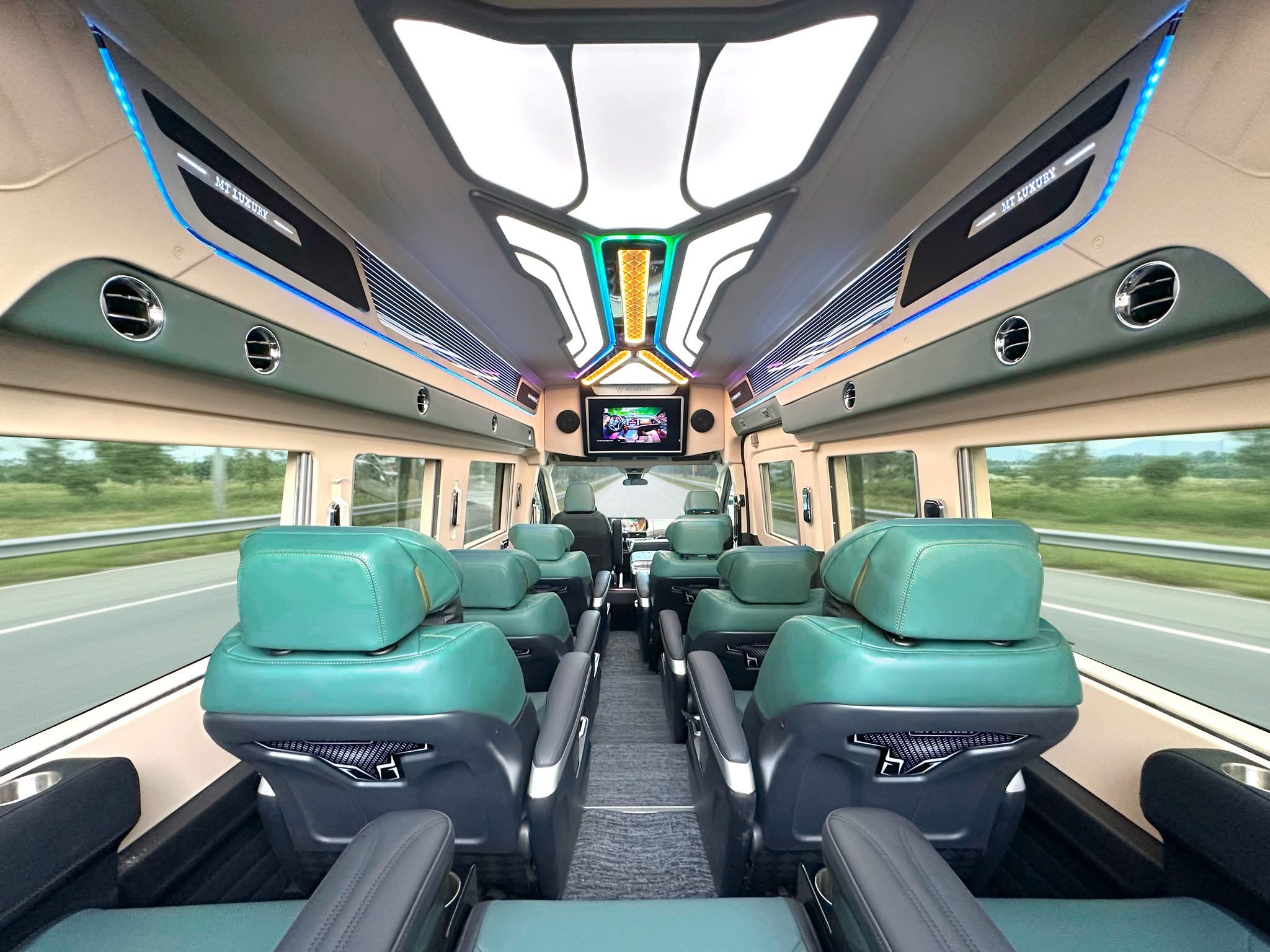 Nội thất Limousine ghế thương gia ZipTravel