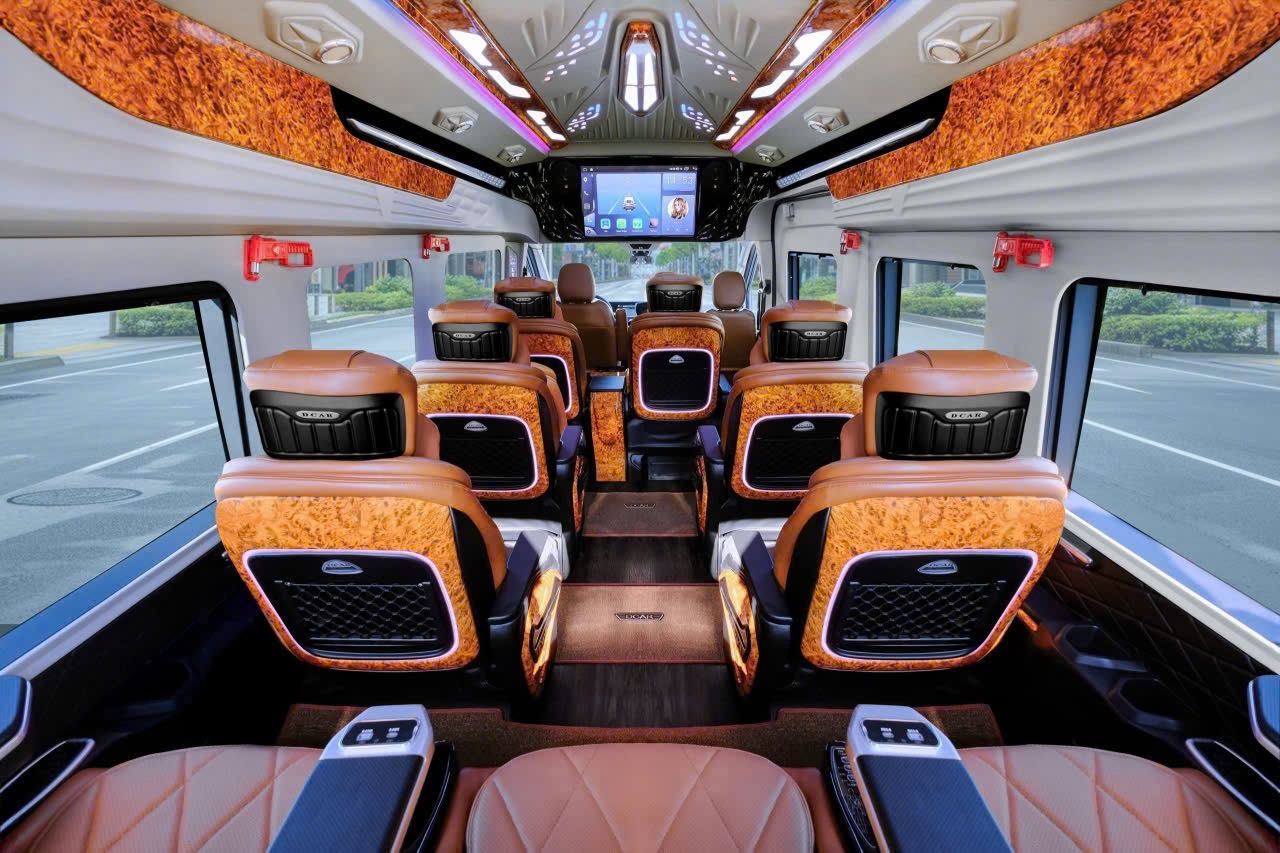Nội thất xe Limousine 16 đến 18 chỗ cho thuê tại Cà Mau